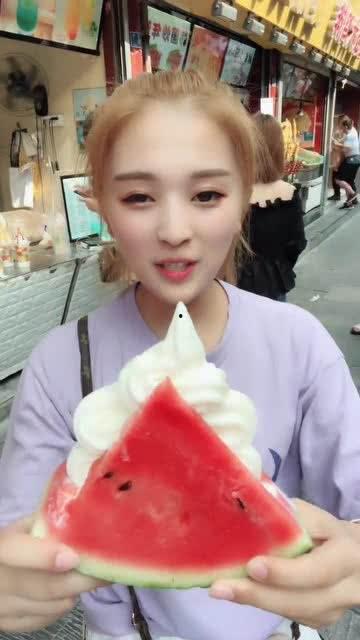 网红炮姐吃瓜是真的吗,真相揭秘还是网络炒作?  第2张 网红炮姐吃瓜是真的吗,真相揭秘还是网络炒作?  第2张